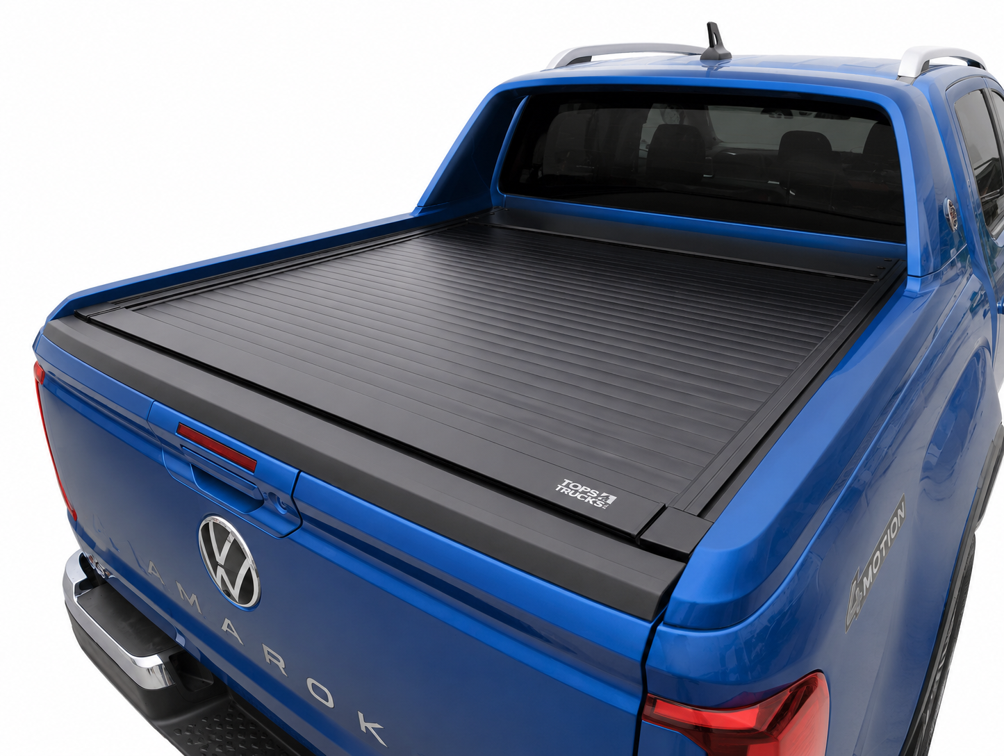 Lockable roller shutter tonneau cover compatible with Volkswagen Amarok
