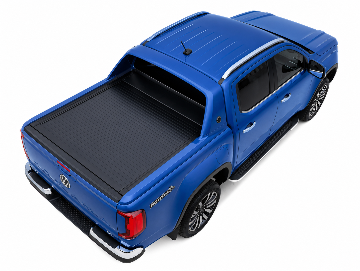 Black retractable roller shutter installed on Volkswagen Amarok