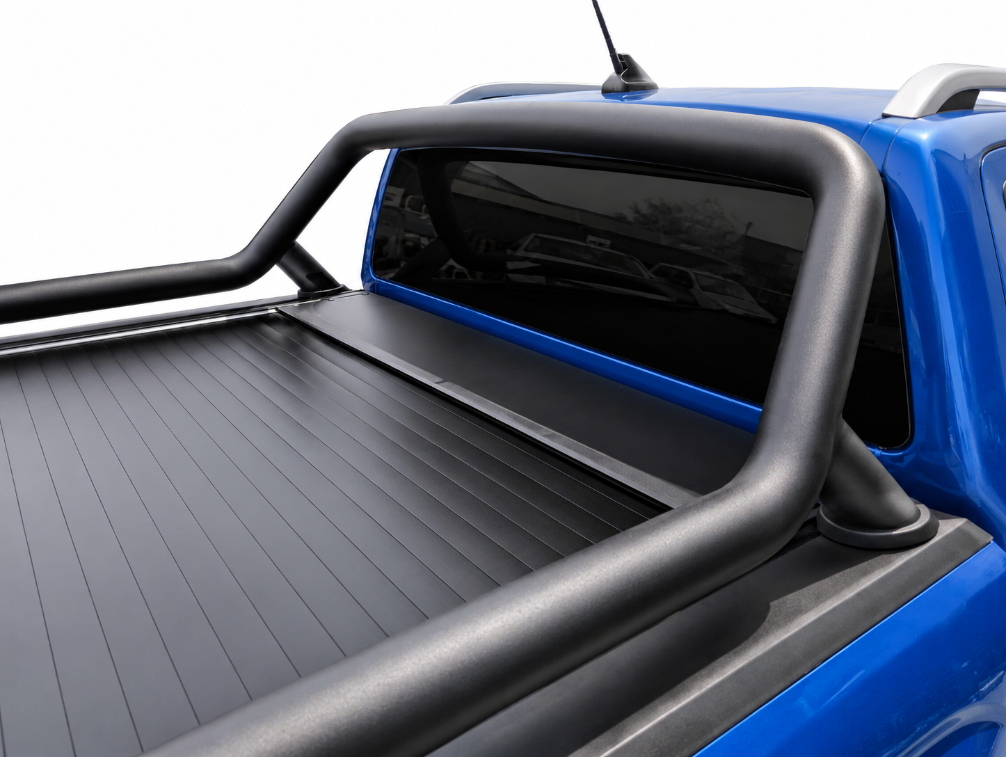 Heavy-duty manual locking roller shutter for Volkswagen Amarok